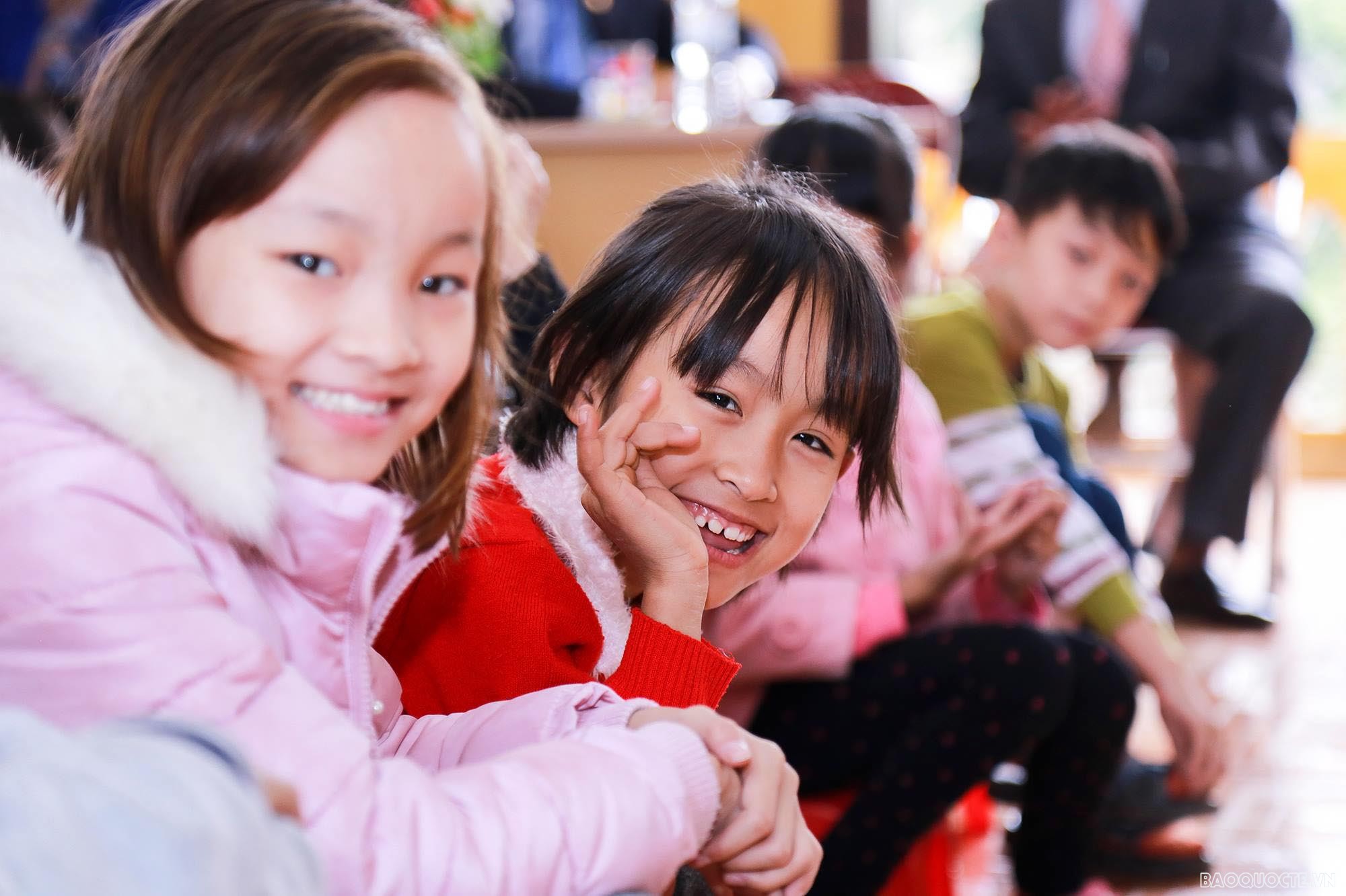 Tỷ lệ học sinh vùng đồng bào dân tộc thiểu số và miền núi đến trường ngày một tăng cao. (Ảnh: Nguyễn Hồng) Tỷ lệ học sinh vùng đồng bào dân tộc thiểu số và miền núi đến trường ngày một tăng cao. (Ảnh: Nguyễn Hồng)