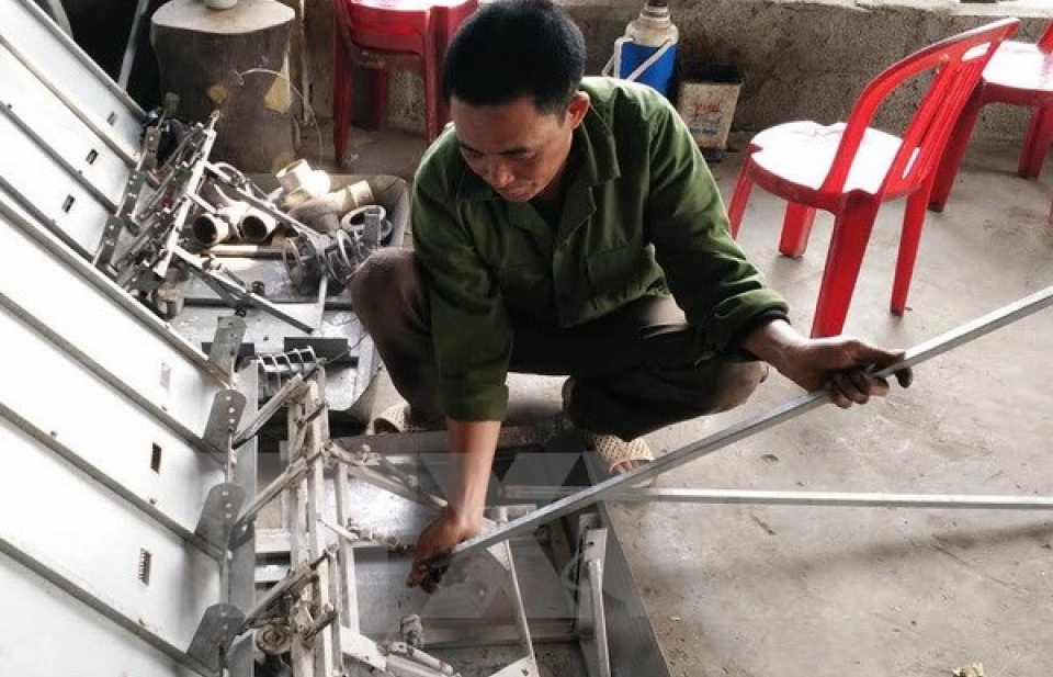 Người nông dân tự mày mò sáng chế máy vặt lạc tại Ninh Bình