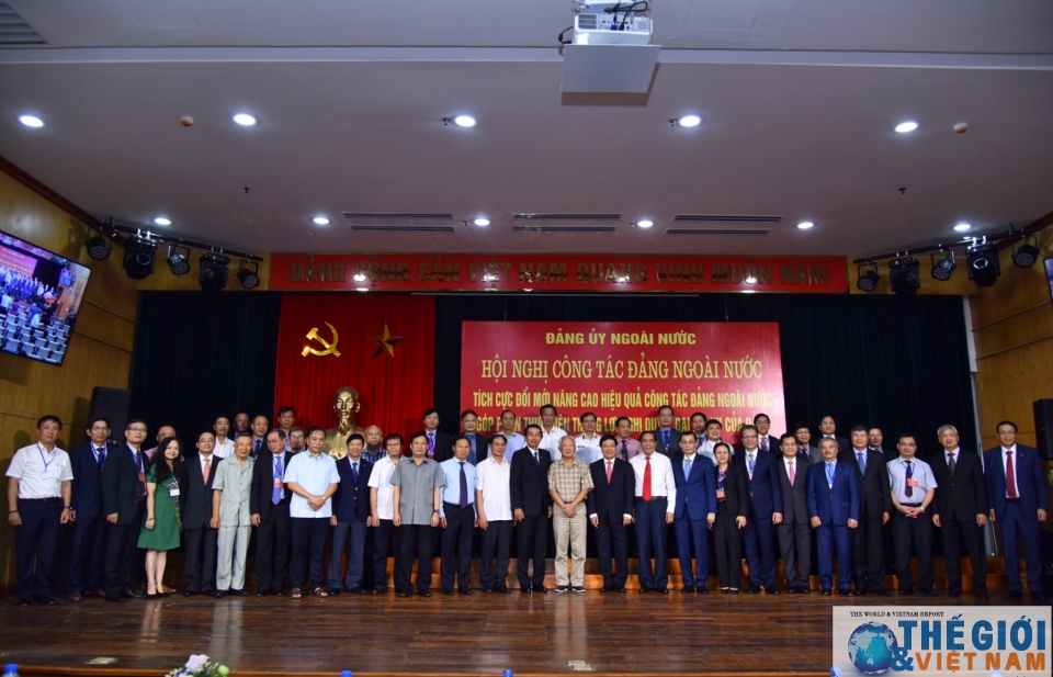 Đổi mới nâng cao hiệu quả công tác Đảng ngoài nước