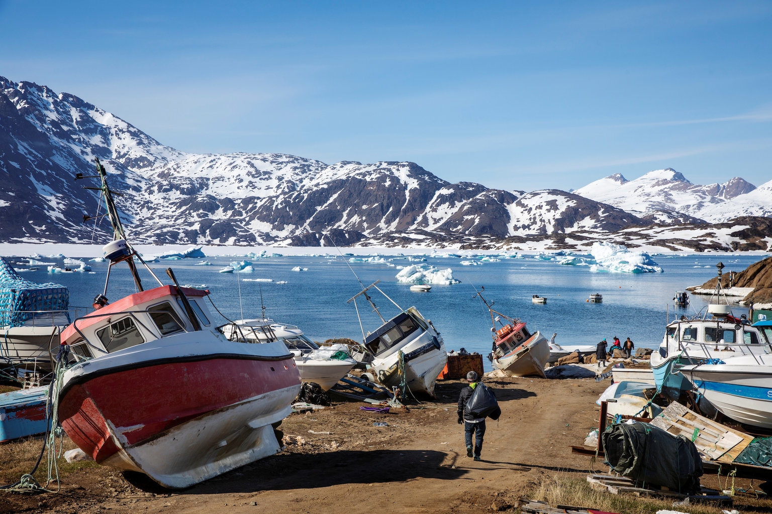 ben trong dao greenland hon dao ong trump muon mua lai co gi dac biet