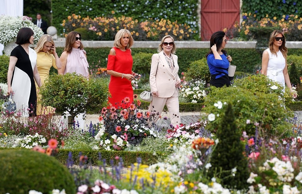 Phu nhân các nhà lãnh đạo G7 rạng rỡ thăm làng Espelette và thưởng thức rượu vang Pháp