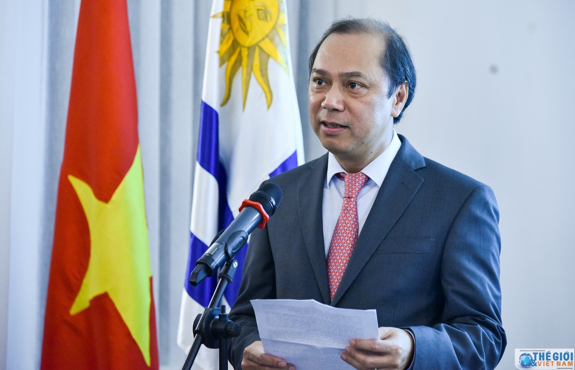 Thứ trưởng Nguyễn Quốc Dũng dự lễ kỷ niệm 194 năm ngày Quốc khánh Uruguay