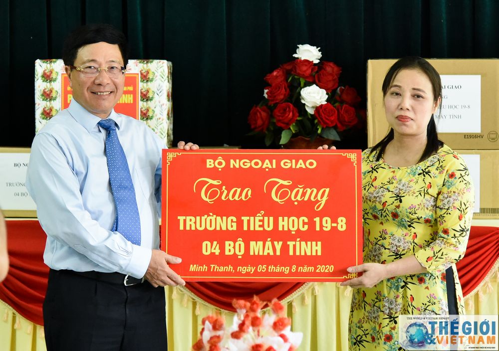Phó Thủ tướng Phạm Bình Minh dẫn đầu đoàn Bộ Ngoại giao về nguồn tại Tuyên Quang