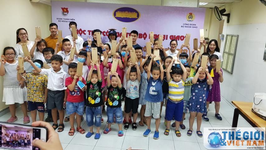 Cuộc thi trẻ cờ vua ngoại giao và tổng kết lễ bế giảng lớp cờ vua hè năm 2020 cuoc thi tre co vua ngoai giao va tong ket le be giang lop co vua he nam 2020