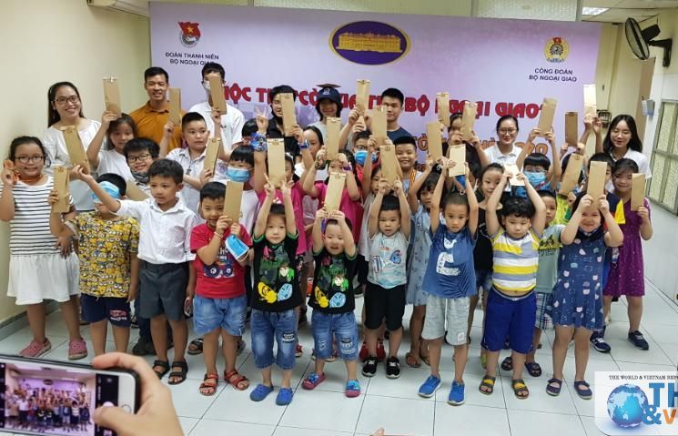 Công đoàn Bộ Ngoại giao bế giảng lớp cờ vua hè 2020 và trao giải cuộc thi Cờ vua trẻ