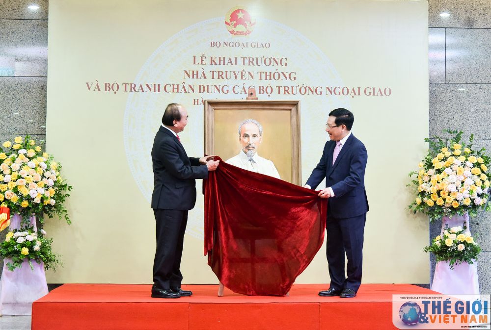 12 buc chan dung bo truong ngoai giao chuyen chua ke sau nhung canh co