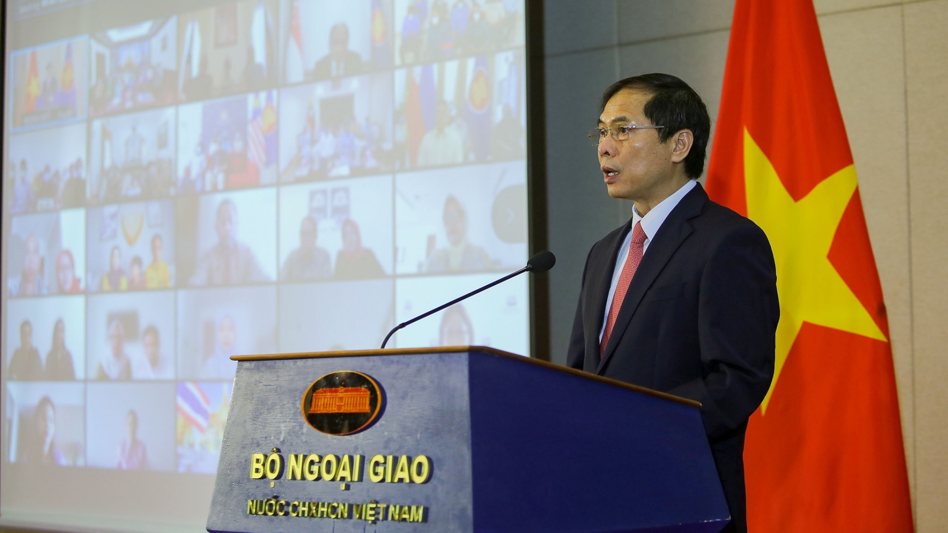 Lễ chào cờ đặc biệt kỷ niệm 54 năm ngày thành lập ASEAN