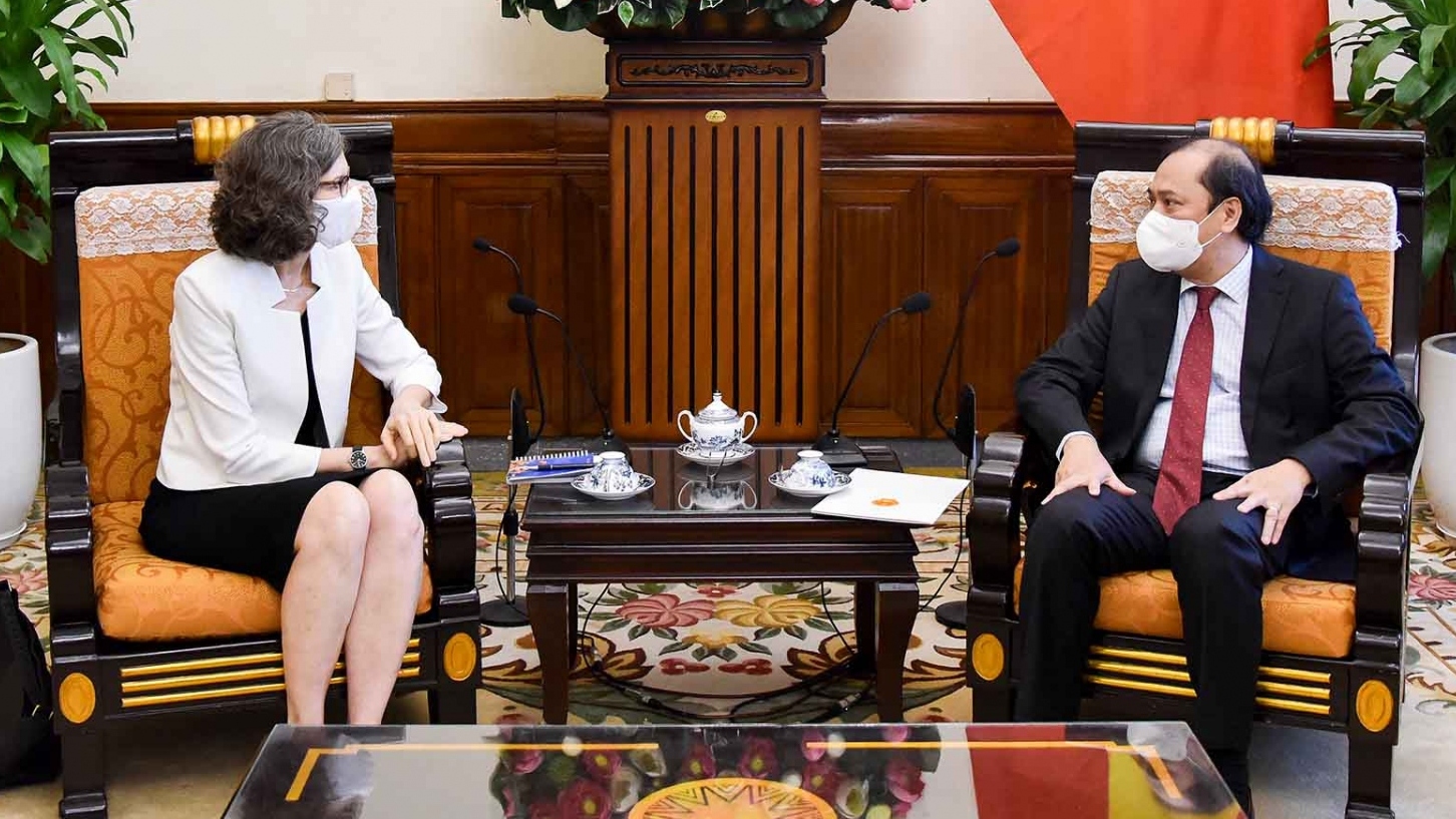 Việt Nam mong muốn Canada hỗ trợ Việt Nam và các nước trong khu vực tiếp cận vaccine Covid-19