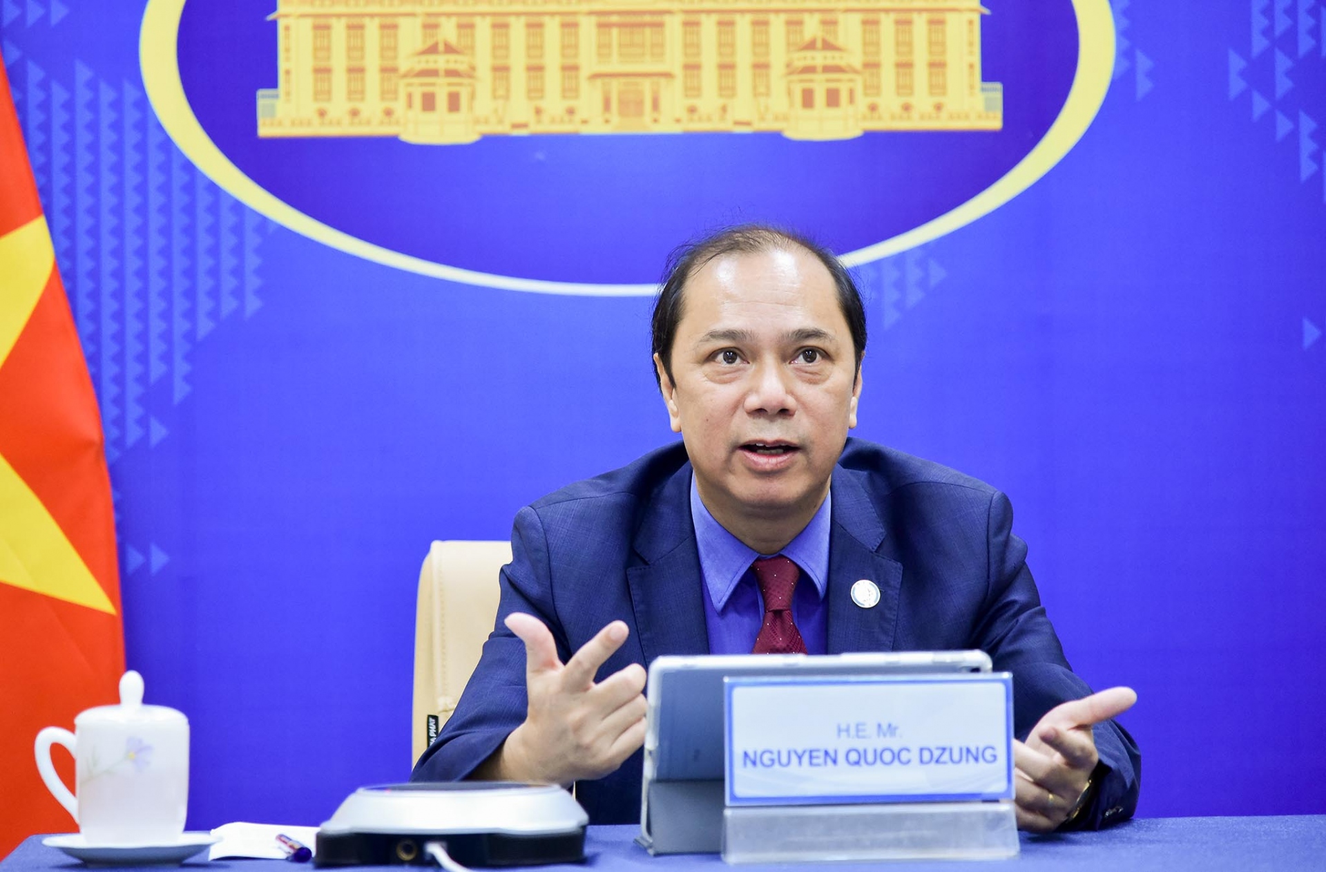 Thứ trưởng đặng hoàng giang..... Việt Nam sẵn sàng hợp tác với Hoa Kỳ để khai thác hết tiềm năng quan hệ kinh tế giữa hai nước