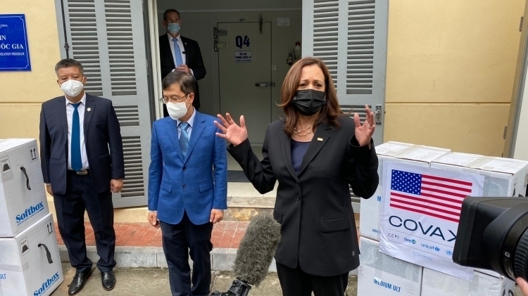 Phó Tổng thống Mỹ chứng kiến lễ trao vaccine cho Việt Nam