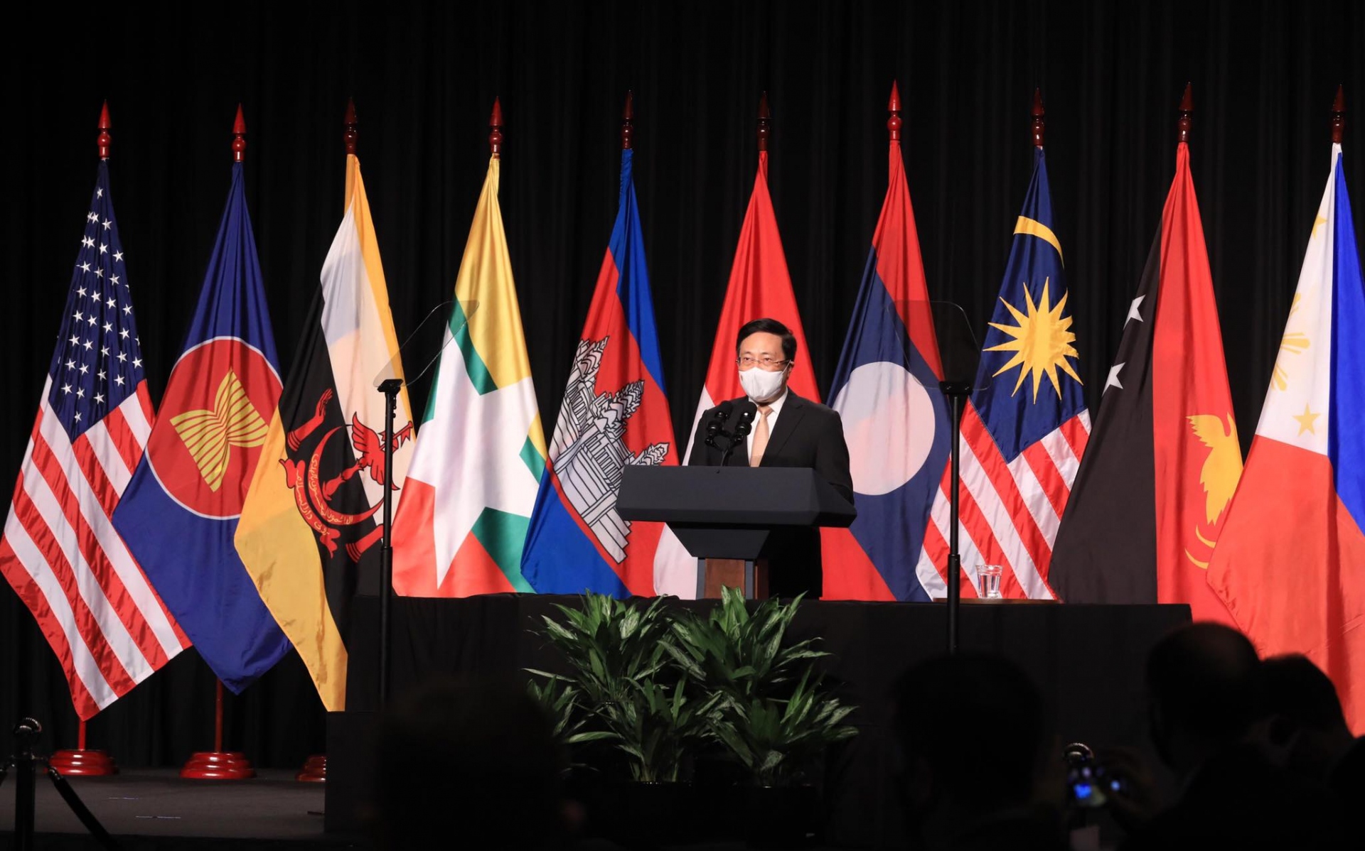 Toàn cảnh chuyến thăm Việt Nam của nữ Tổng thống Mỹ đầu tiên Toàn cảnh chuyến thăm Việt Nam của nữ Tổng thống Mỹ đầu tiên