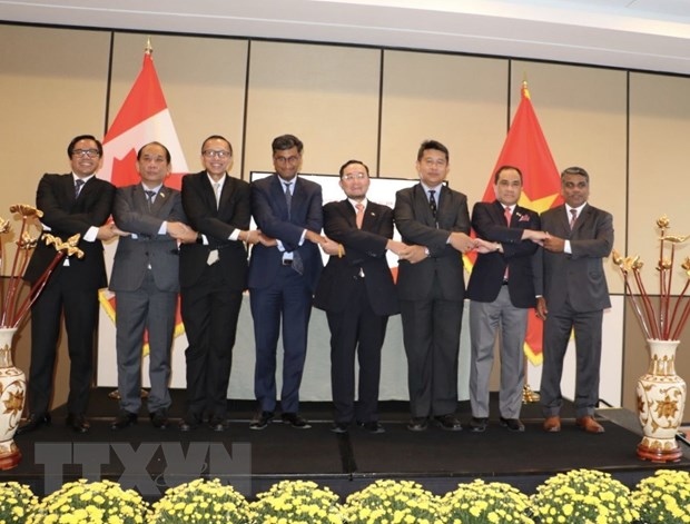 Đại sứ quán Việt Nam tại Canada lan tỏa tinh thần đồng hành cùng đất nước chống dịch Covid-19 Đại sứ quán Việt Nam tại Canada lan tỏa tinh thần đồng hành cùng đất nước chống dịch Covid-19