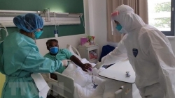 Covid-19: Số ca mắc mới liên tục tăng, Lào khẩn cấp mở rộng cơ sở điều trị