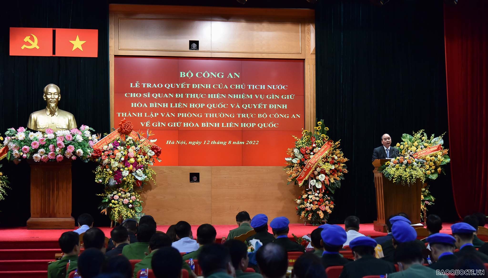 Lần đầu tiên Việt Nam cử sĩ quan công an nhân dân tham gia hoạt động Gìn giữ hoà bình Liên hợp quốc Lần đầu tiên Việt Nam cử sĩ quan công an nhân dân tham gia hoạt động Gìn giữ hoà bình Liên hợp quốc