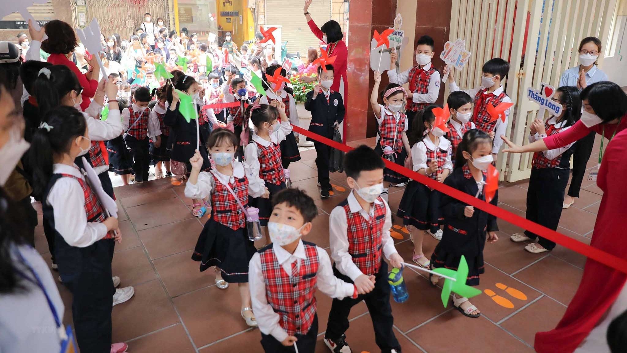 Hà Nội: Học sinh các cấp tựu trường sớm nhất ngày 29/8