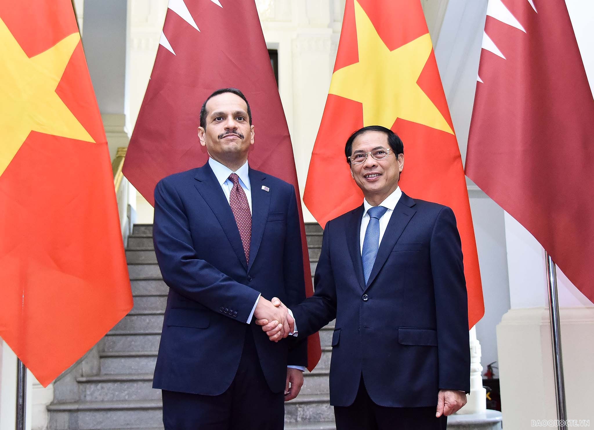 Bộ trưởng Ngoại giao Việt Nam Bùi Thanh Sơn và Phó Thủ tướng, Bộ trưởng Ngoại giao Qatar Sheikh Mohammed bin Abdulrahman Al-Thani, ngày 15/8. (Ảnh: Nguyễn Hồng) Bộ trưởng Ngoại giao Việt Nam Bùi Thanh Sơn và Phó Thủ tướng, Bộ trưởng Ngoại giao Qatar Sheikh Mohammed bin Abdulrahman Al-Thani, ngày 15/8. (Ảnh: Nguyễn Hồng)
