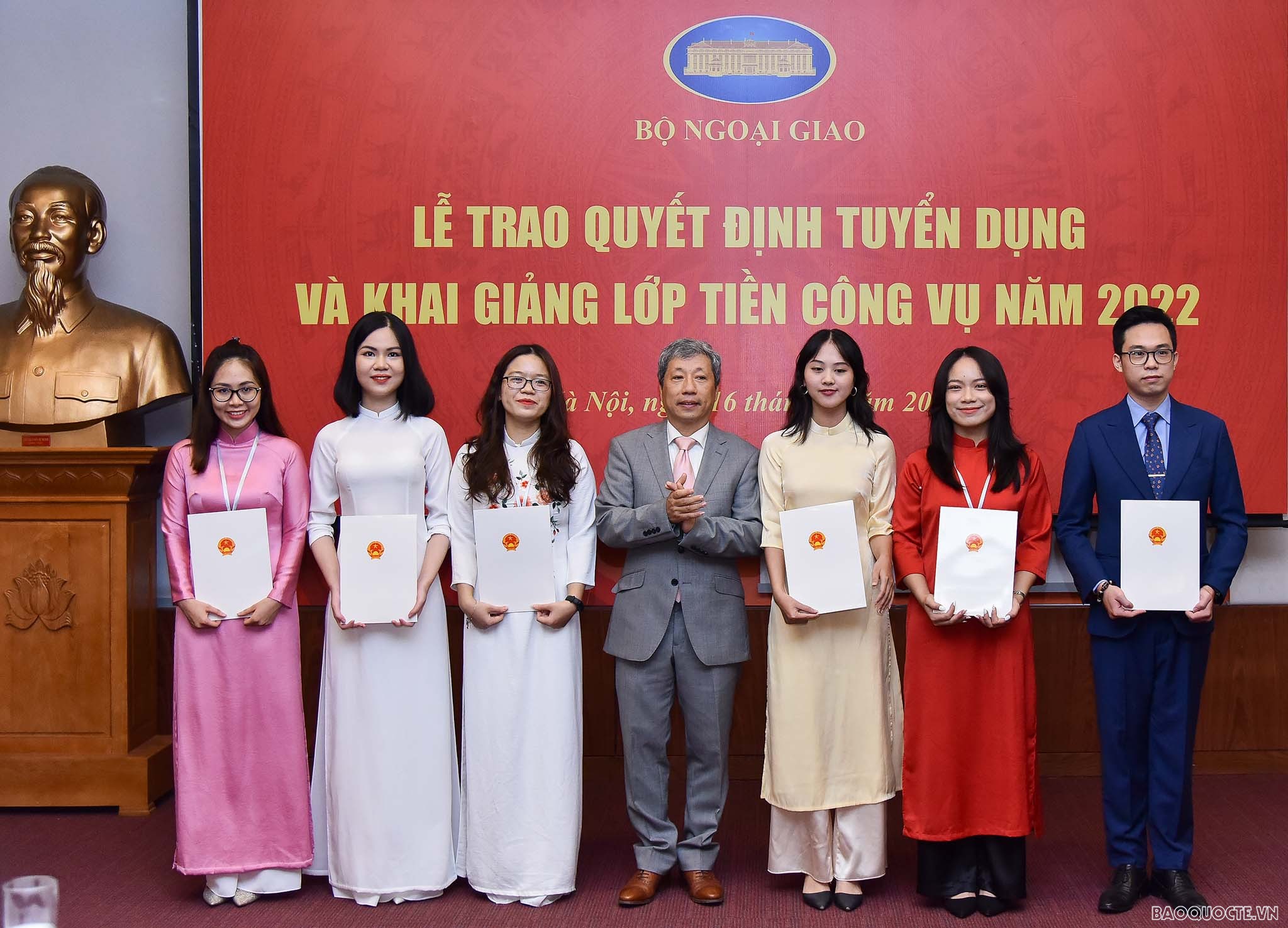 Bộ Ngoại giao chào đón 39 tân cán bộ