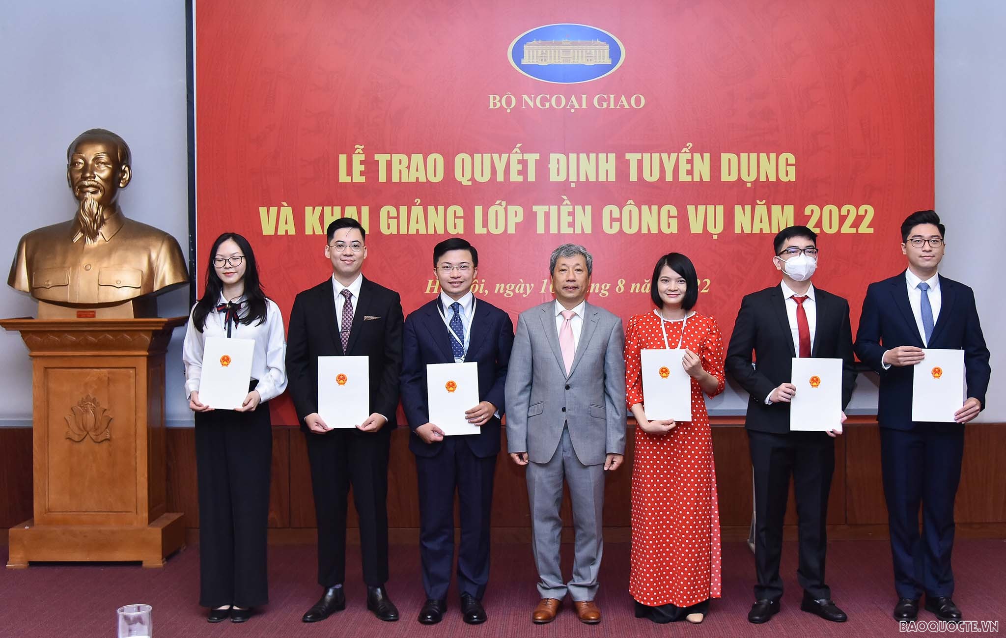 Bộ Ngoại giao chào đón 39 tân cán bộ