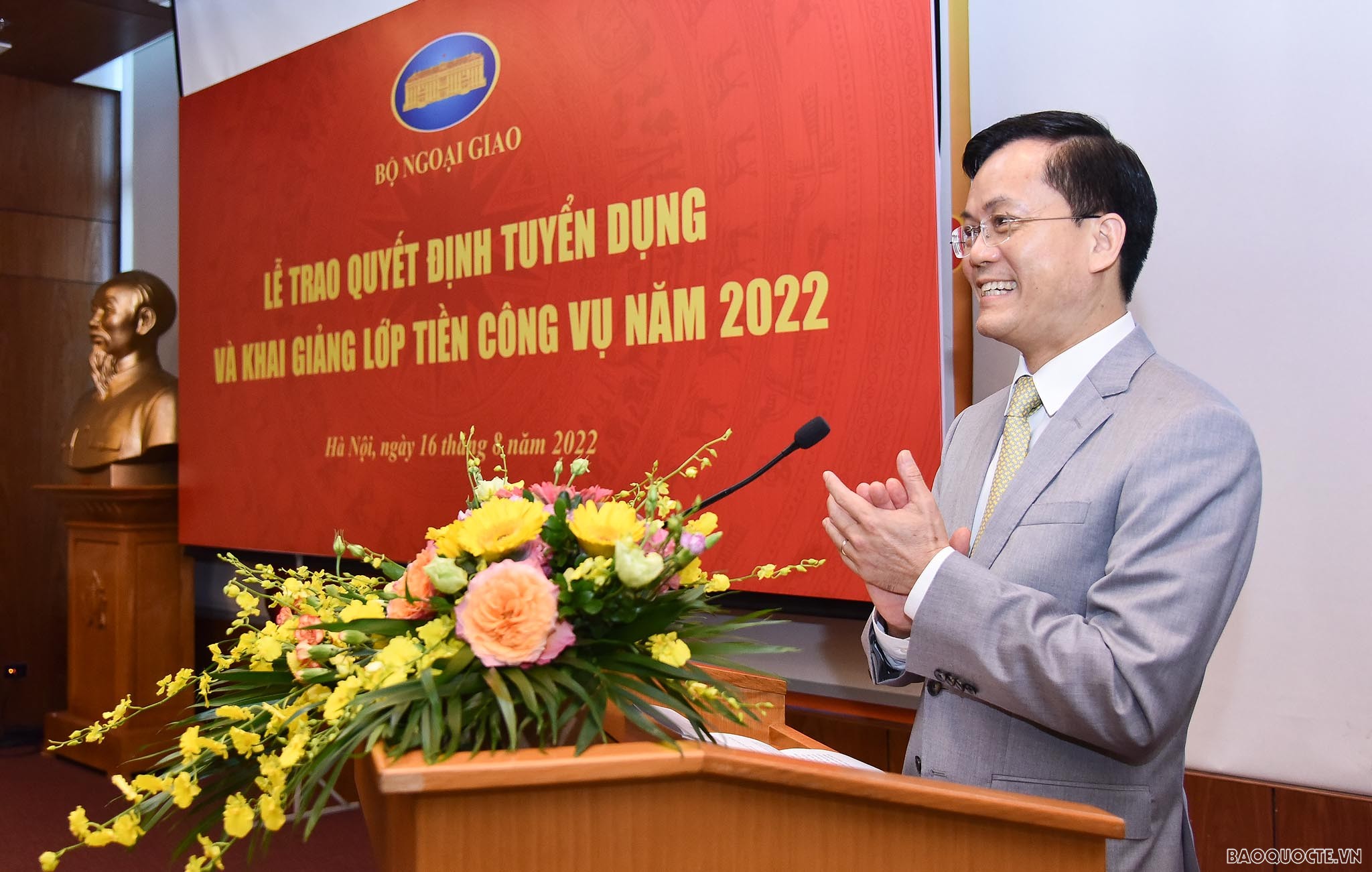 Bộ Ngoại giao chào đón 39 tân cán bộ