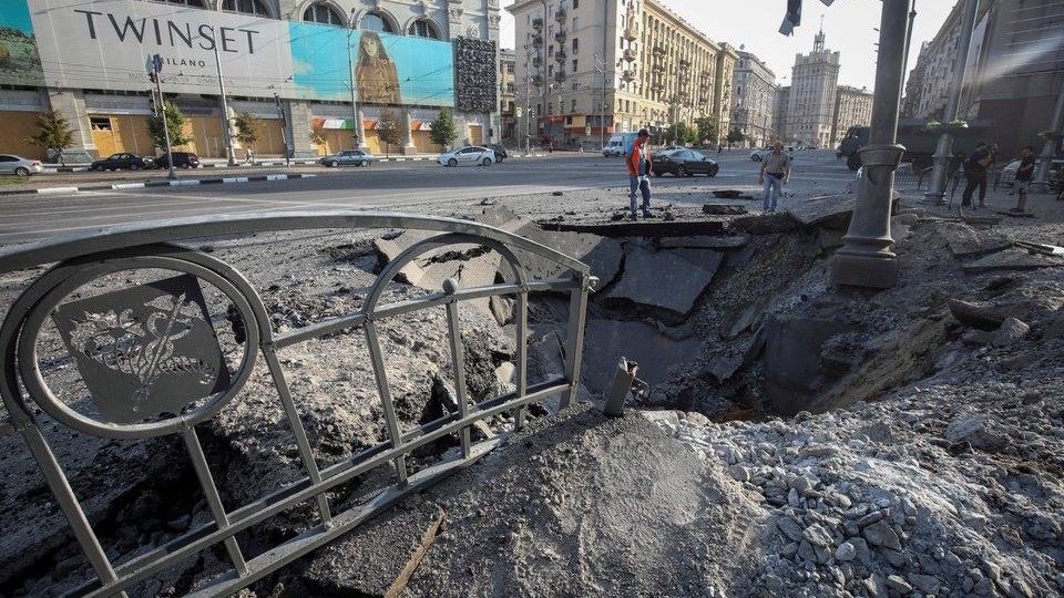 Bộ Quốc phòng Anh: Nga tăng cường tấn công ở miền Đông để 'lôi kéo' binh sĩ Ukraine