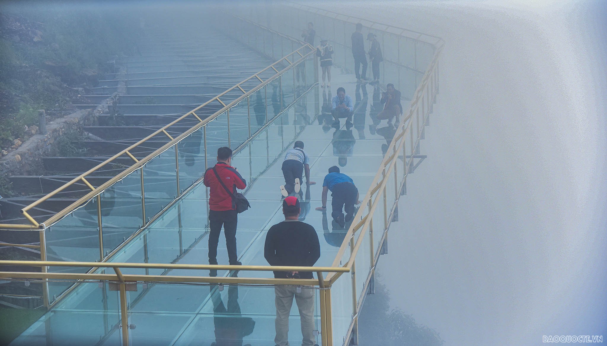 Trải nghiệm 'cực cool' ở cầu kính cao nhất Việt Nam