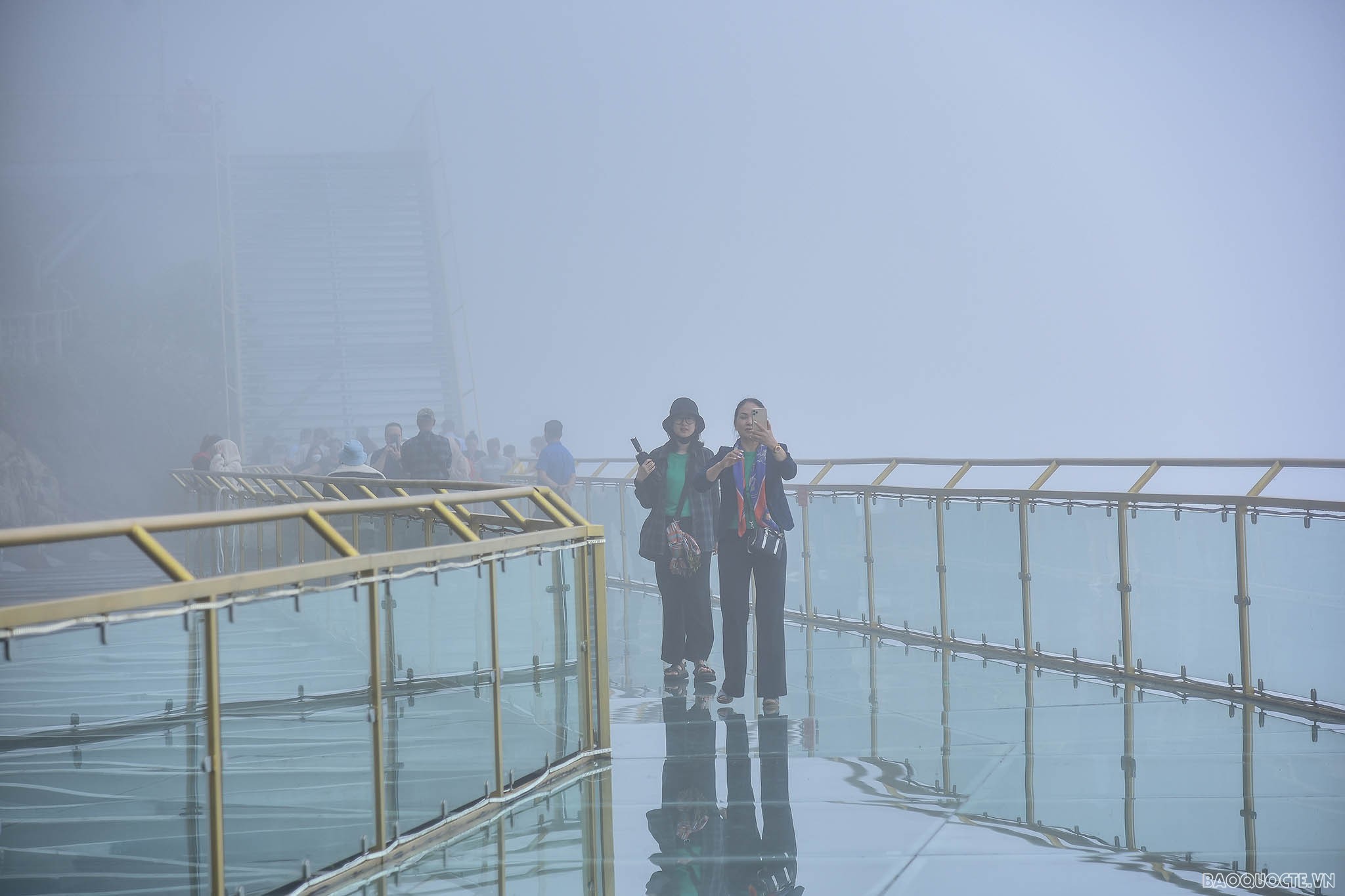 Trải nghiệm 'cực cool' ở cầu kính cao nhất Việt Nam