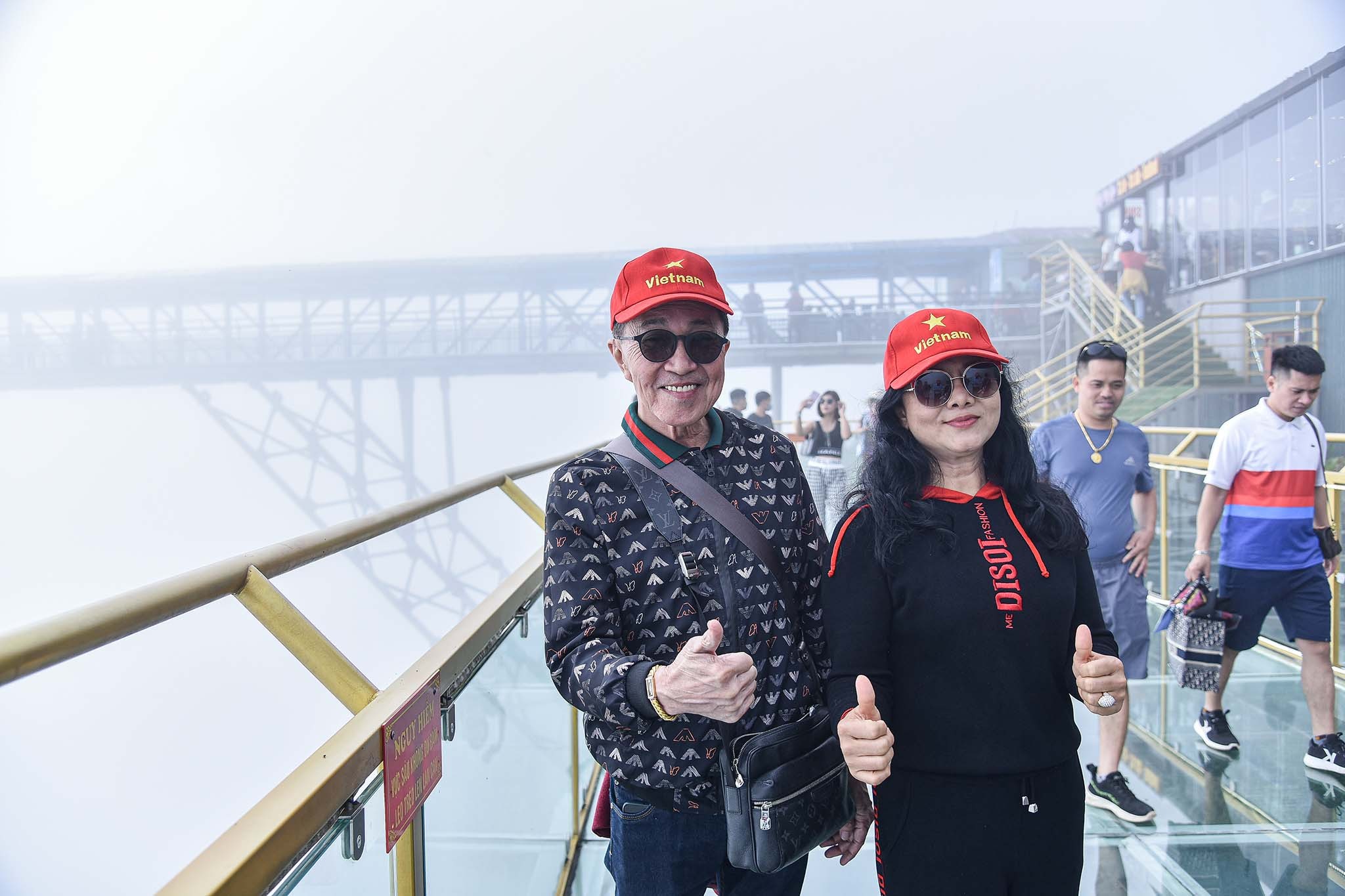 Trải nghiệm 'cực cool' ở cầu kính cao nhất Việt Nam