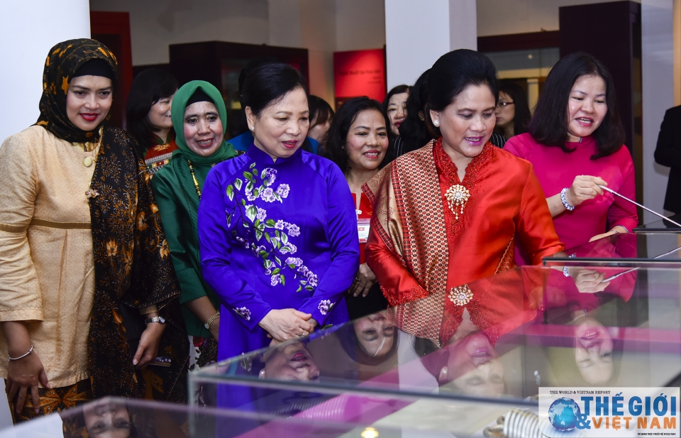 Phu nhân Việt Nam và Indonesia thăm Bảo tàng Phụ nữ