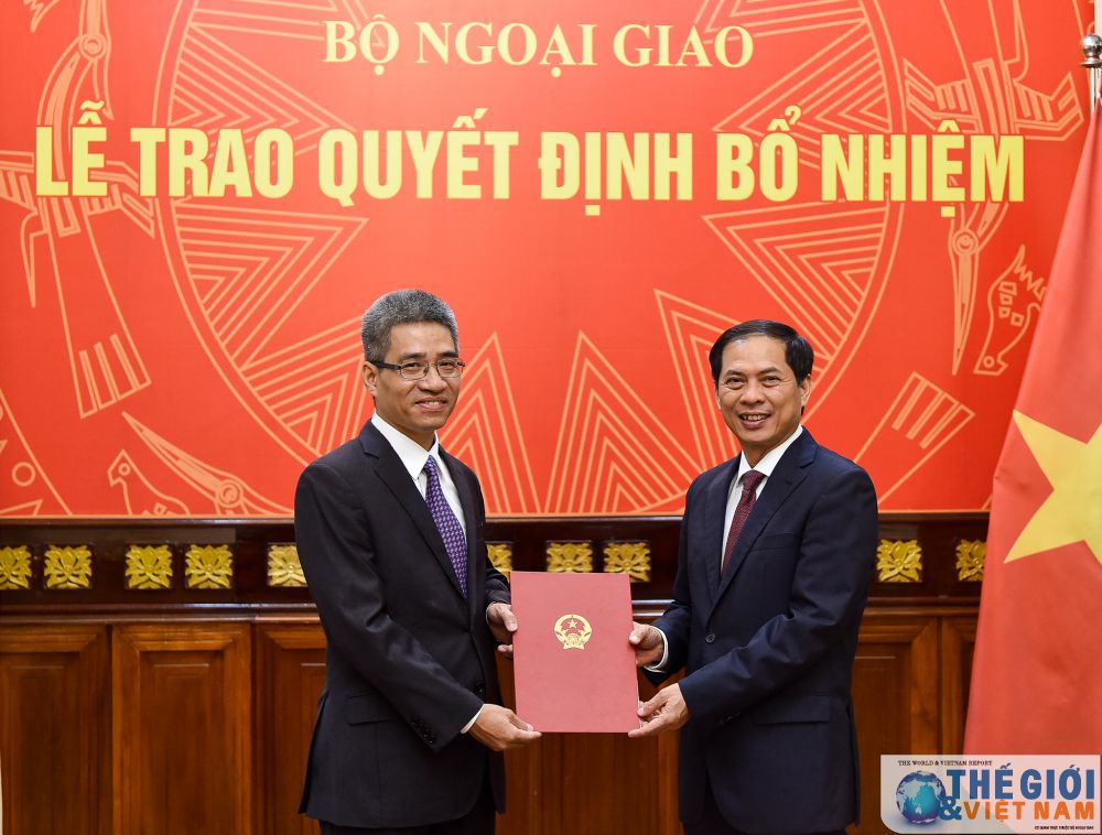 lanh-dao-bo-ngoai-giao-trao-quyet-dinh-dieu-dong-va-phan-cong-can-bo-lanh-dao-quan-ly