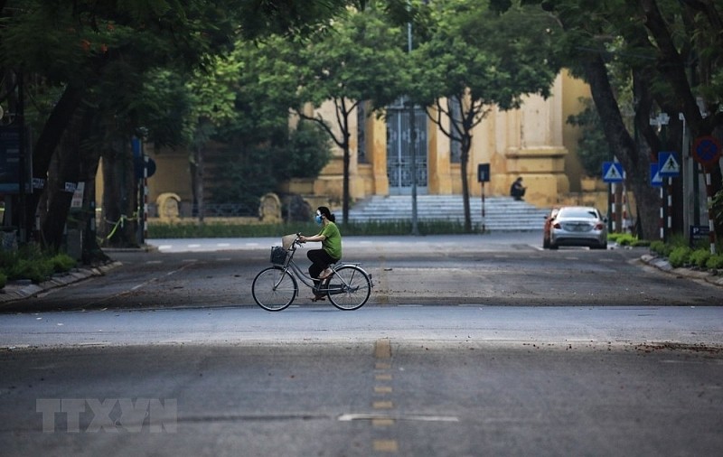 Con đường chống dịch Covid-19 của Hà Nội Covid-19: Hà Nội nới lỏng giãn cách, mở lại nhiều hoạt động, phong tỏa hẹp nhất có thể