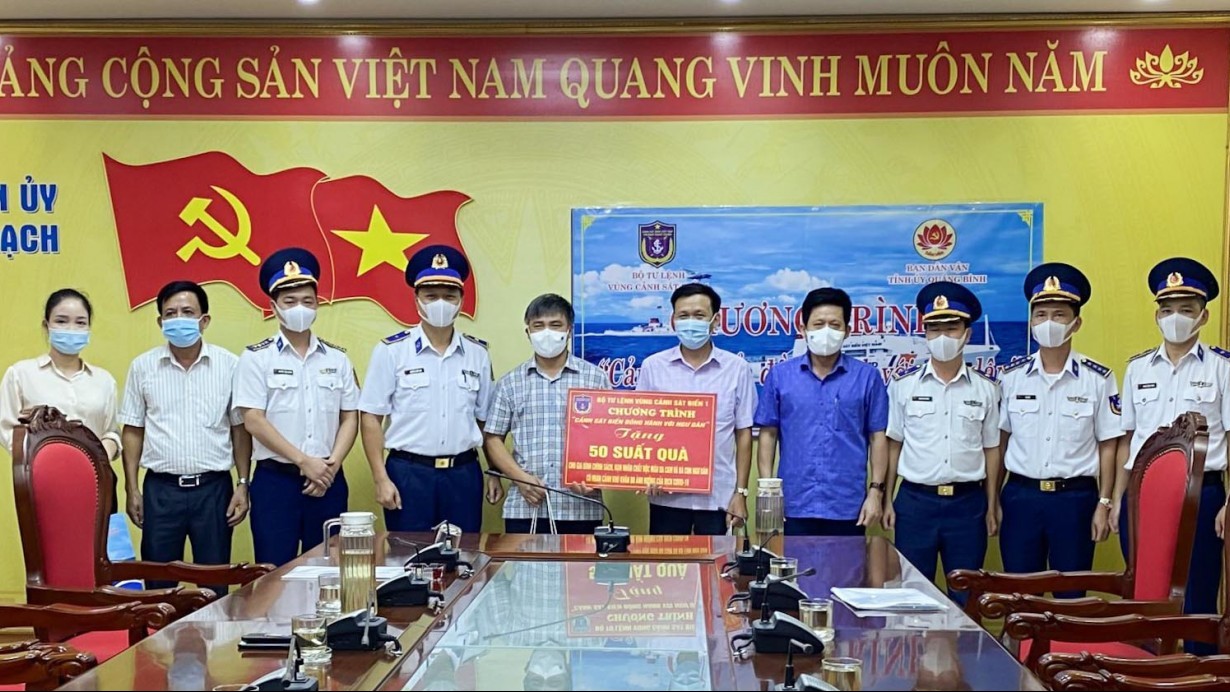 Cảnh sát biển đồng hành với ngư dân