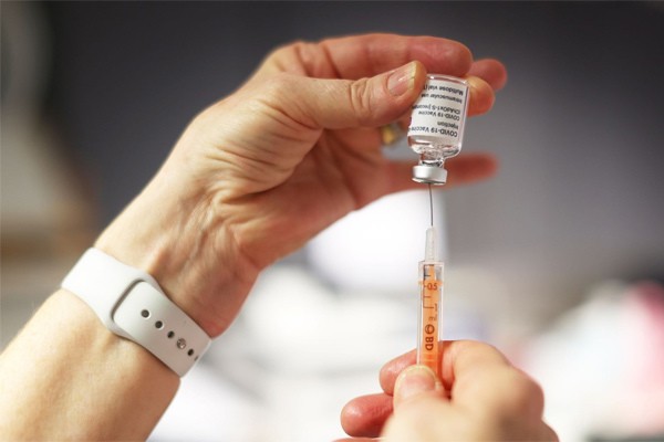 Yếu tố nào khiến nguy cơ nhiễm Covid-19 của người đã tiêm vaccine tăng Yếu tố nào khiến nguy cơ nhiễm Covid-19 của người đã tiêm vaccine tăng?