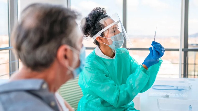 Những người có đề kháng với Covid-19 tốt hơn tiêm 2 mũi vaccine Có phải người tiêm một mũi vaccine sau khi mắc Covid-19 sẽ có sức đề kháng mạnh hơn?