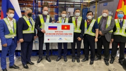 Việt Nam tiếp nhận lô vaccine Sputnik V đầu tiên