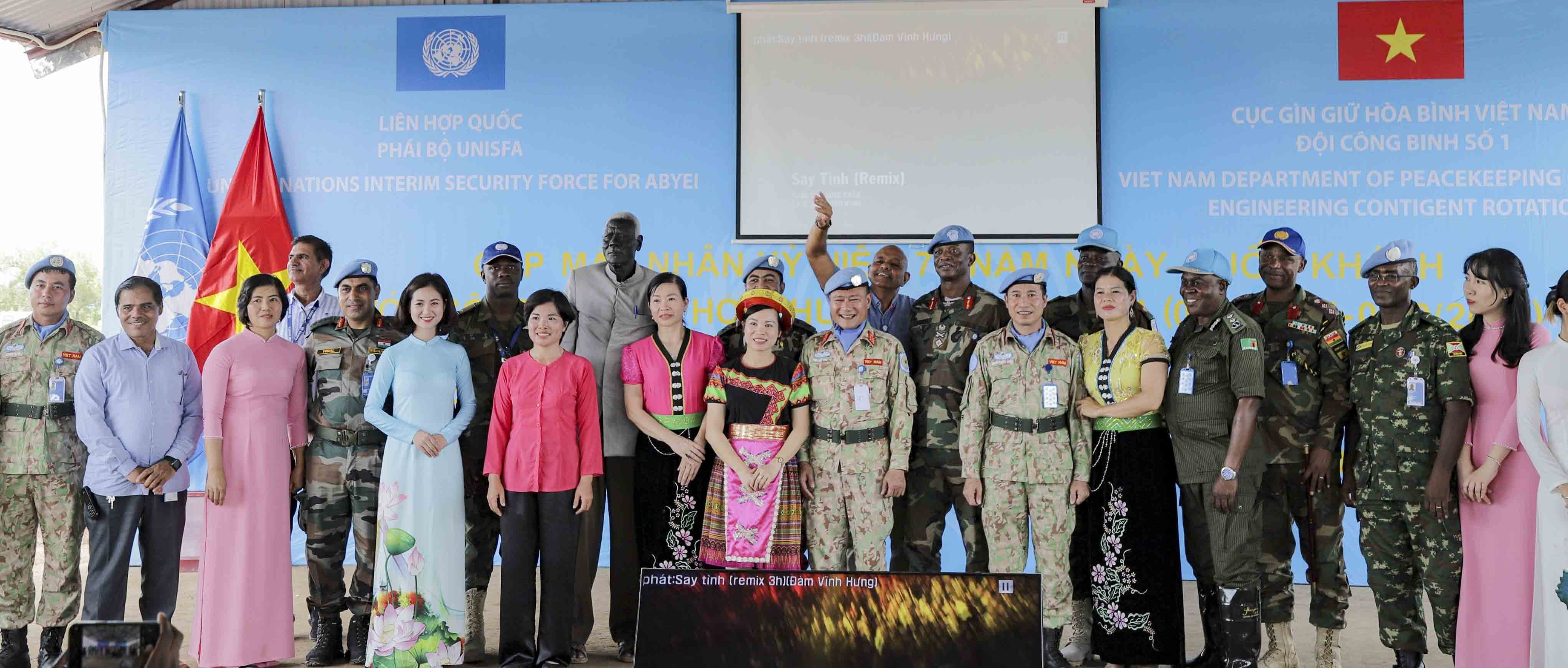 Tinh thần Việt Nam của người lính mũ nồi xanh ngày Quốc khánh Tinh thần Việt Nam của người lính mũ nồi xanh ngày Quốc khánh