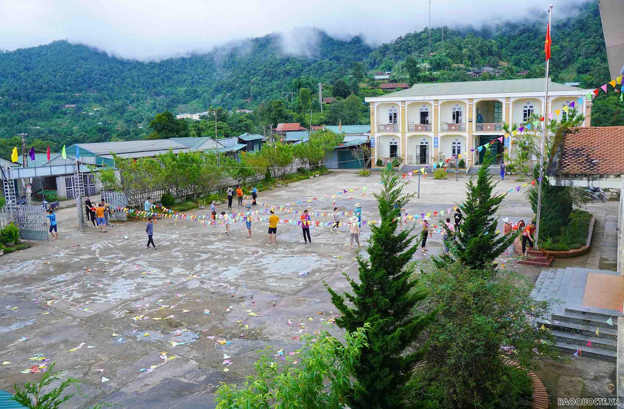 Lai Châu: Những học trò đồng bào dân tộc Mông háo hức ngày tựu trường Lai Châu: Những học trò đồng bào dân tộc Mông háo hức ngày tựu trường