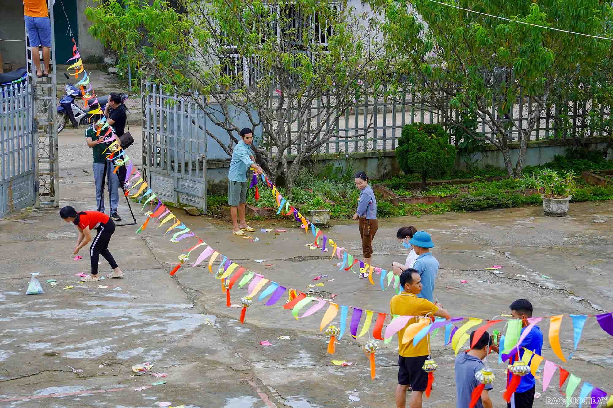 Lai Châu: Những học trò đồng bào dân tộc Mông háo hức ngày tựu trường Lai Châu: Những học trò đồng bào dân tộc Mông háo hức ngày tựu trường