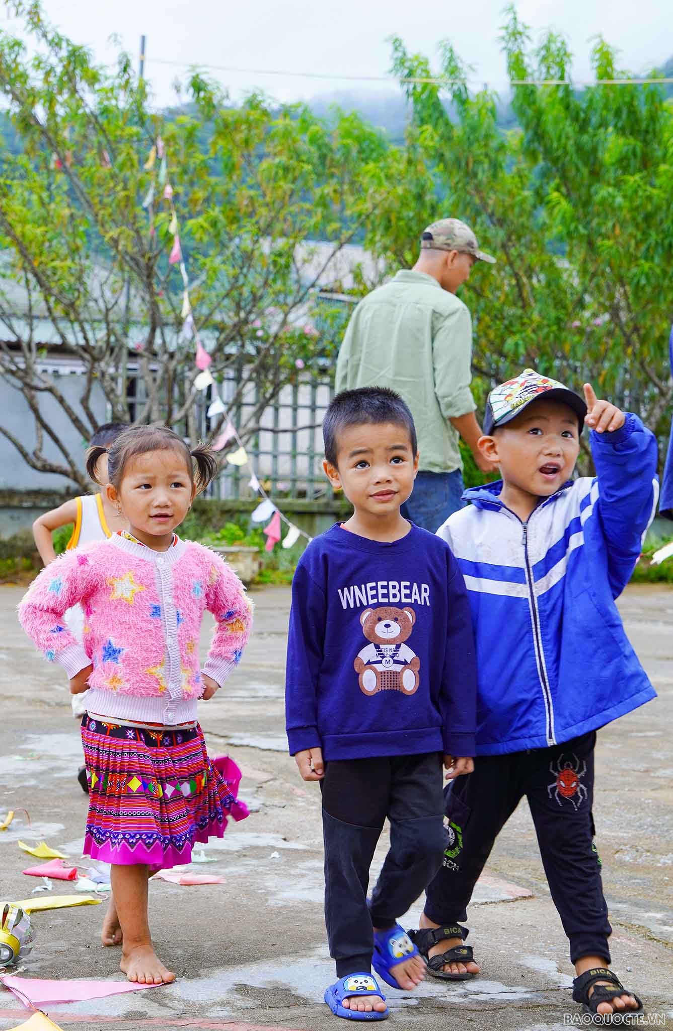 Lai Châu: Những học trò đồng bào dân tộc Mông háo hức ngày tựu trường Lai Châu: Những học trò đồng bào dân tộc Mông háo hức ngày tựu trường