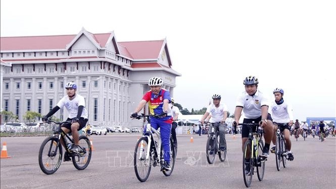 Đạp xe chào mừng kỷ niệm Năm Đoàn kết Hữu nghị Lào-Việt Nam 2022