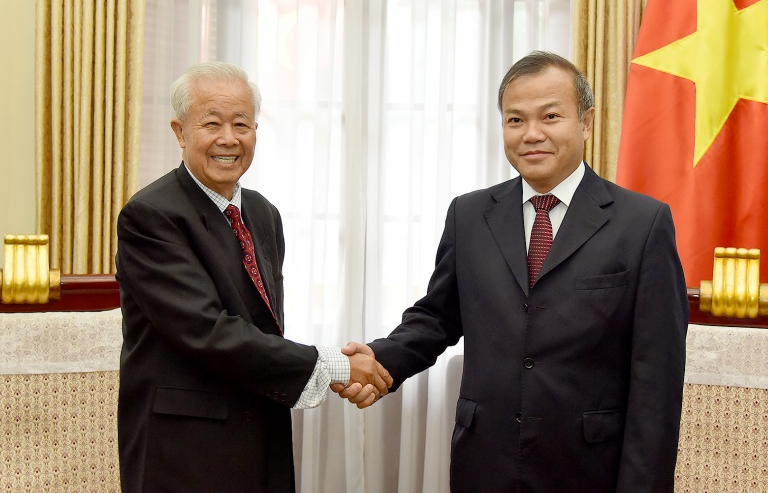 Đất nước luôn giang rộng tay đón kiều bào