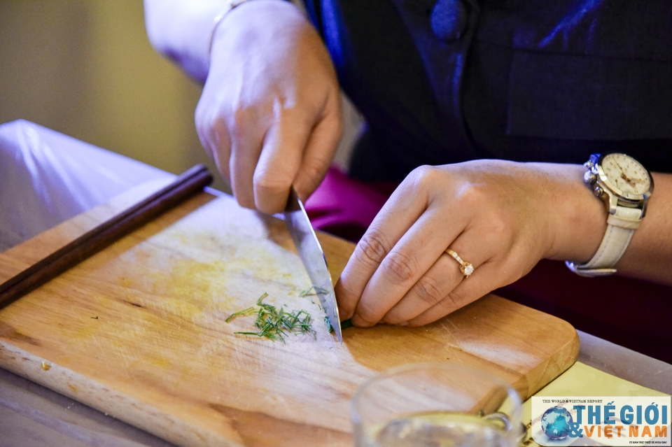 nhom awch trai nghiem lam mon an viet