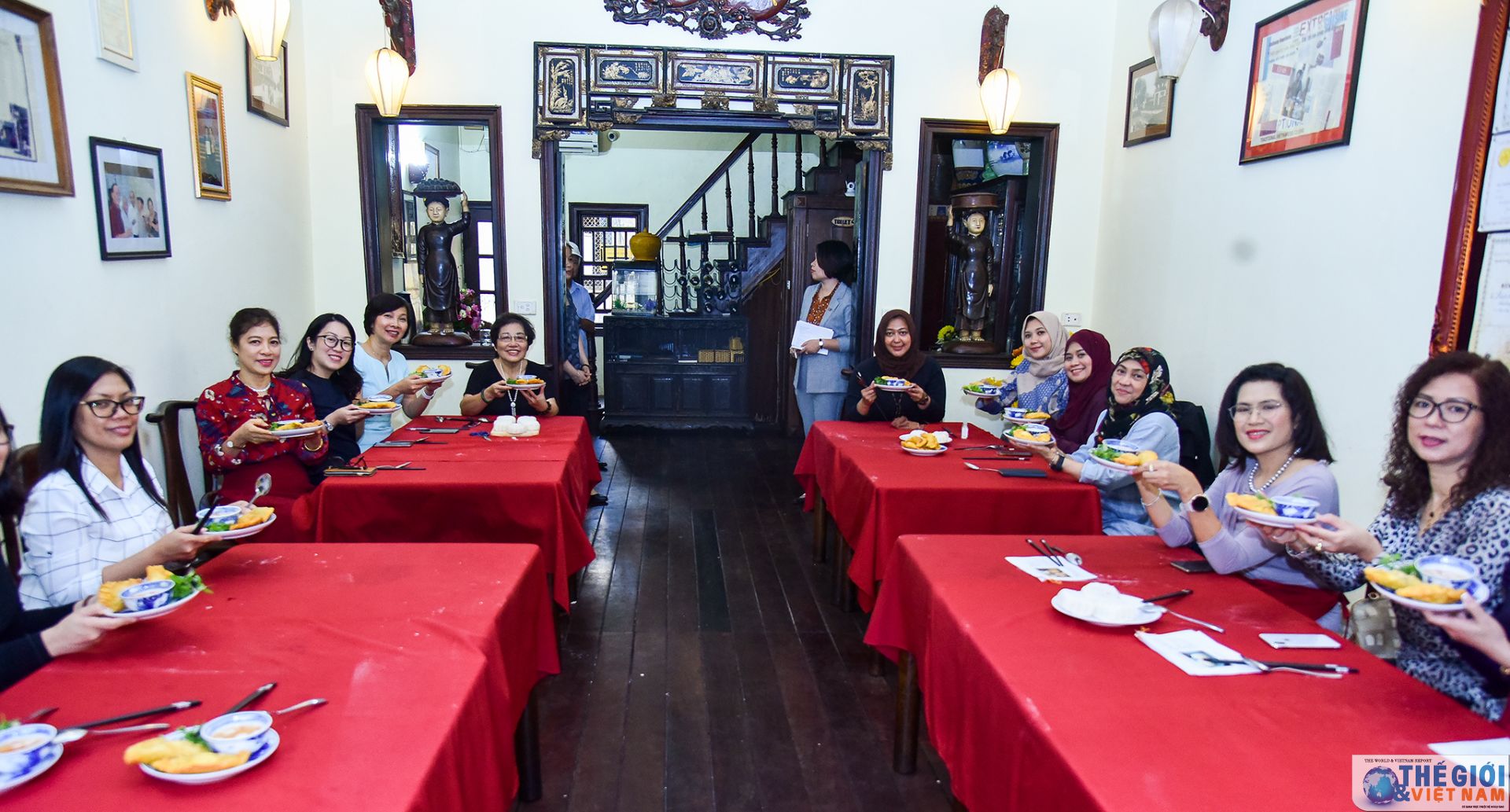 Nhóm Phụ nữ Cộng đồng ASEAN trải nghiệm làm bánh gối, bánh trung thu nhom phu nu cong dong asean trai nghiem lam banh goi banh trung thu