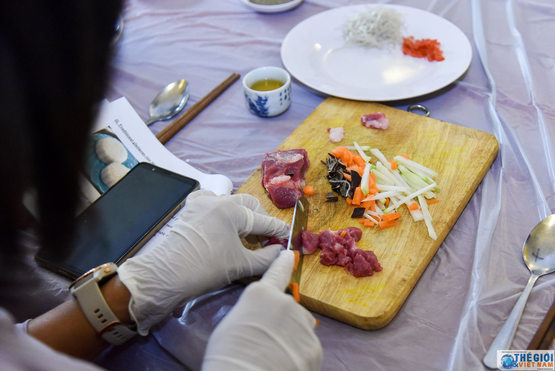 Nhóm Phụ nữ Cộng đồng ASEAN trải nghiệm làm bánh gối, bánh trung thu nhom phu nu cong dong asean trai nghiem lam banh goi banh trung thu