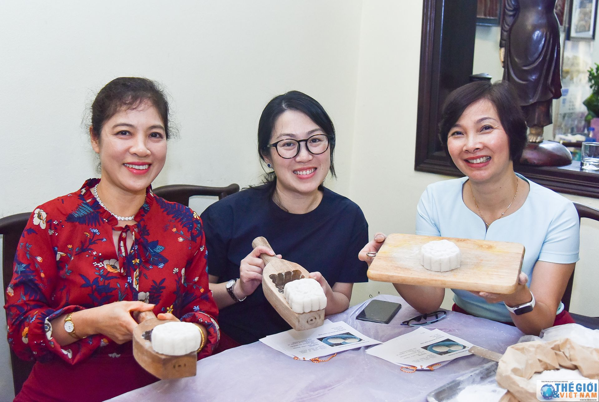 Nhóm Phụ nữ Cộng đồng ASEAN trải nghiệm làm bánh gối, bánh trung thu nhom phu nu cong dong asean trai nghiem lam banh goi banh trung thu