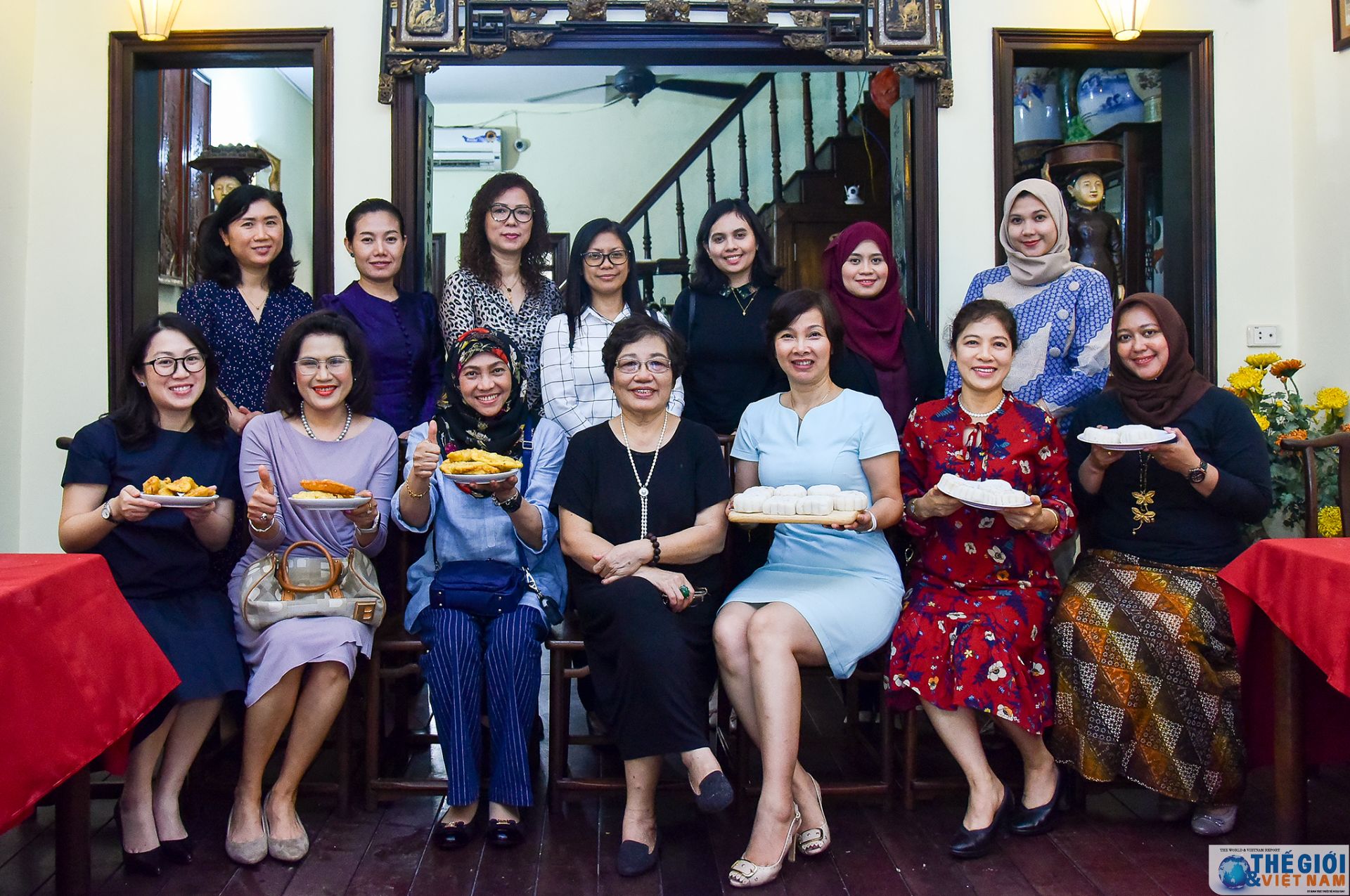 Nhóm Phụ nữ Cộng đồng ASEAN trải nghiệm làm bánh gối, bánh trung thu nhom phu nu cong dong asean trai nghiem lam banh goi banh trung thu