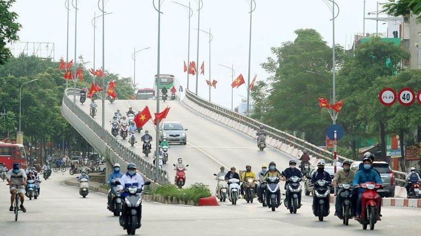 Phố phường rực rỡ cờ hoa chào mừng 1010 năm Thăng Long-Hà Nội