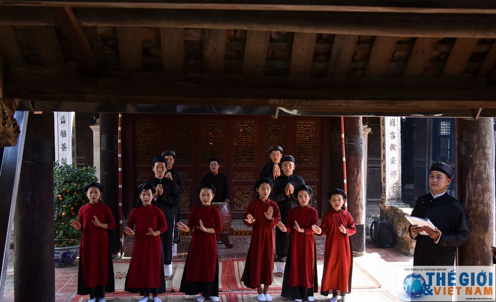 phong vien bao chi nuoc ngoai hat xoan tham doi che phu tho