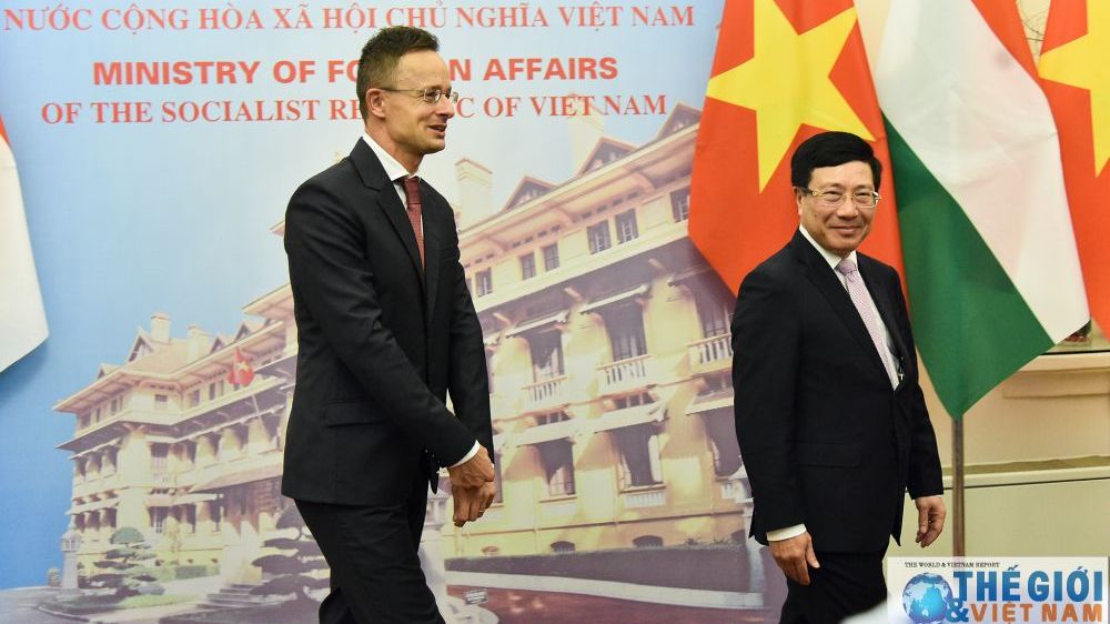 Phó Thủ tướng Phạm Bình Minh đón, hội đàm với Bộ trưởng Ngoại giao và Kinh tế Hungary Szijjártó Péter