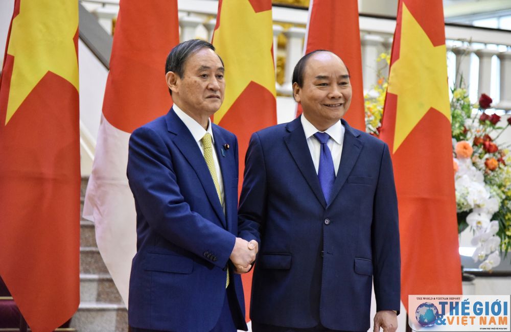 le don chinh thuc thu tuong nhat ban suga yoshihide va phu nhan tai phu chu tich