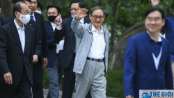 Thủ tướng Nhật Bản dạo quanh Hồ Gươm, thưởng thức 'đặc sản' mùa Thu Hà Nội